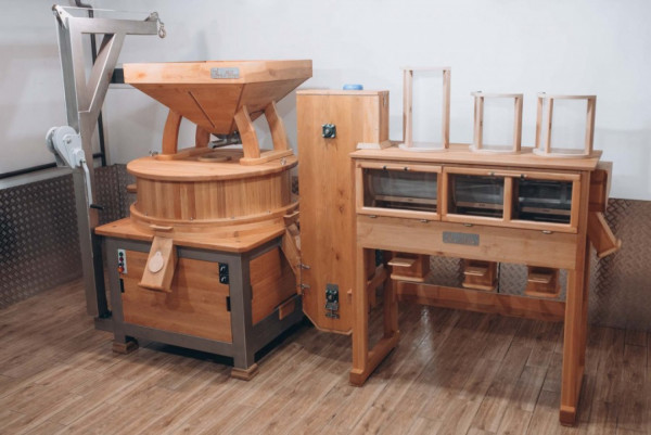 Mill with sifter D-120S